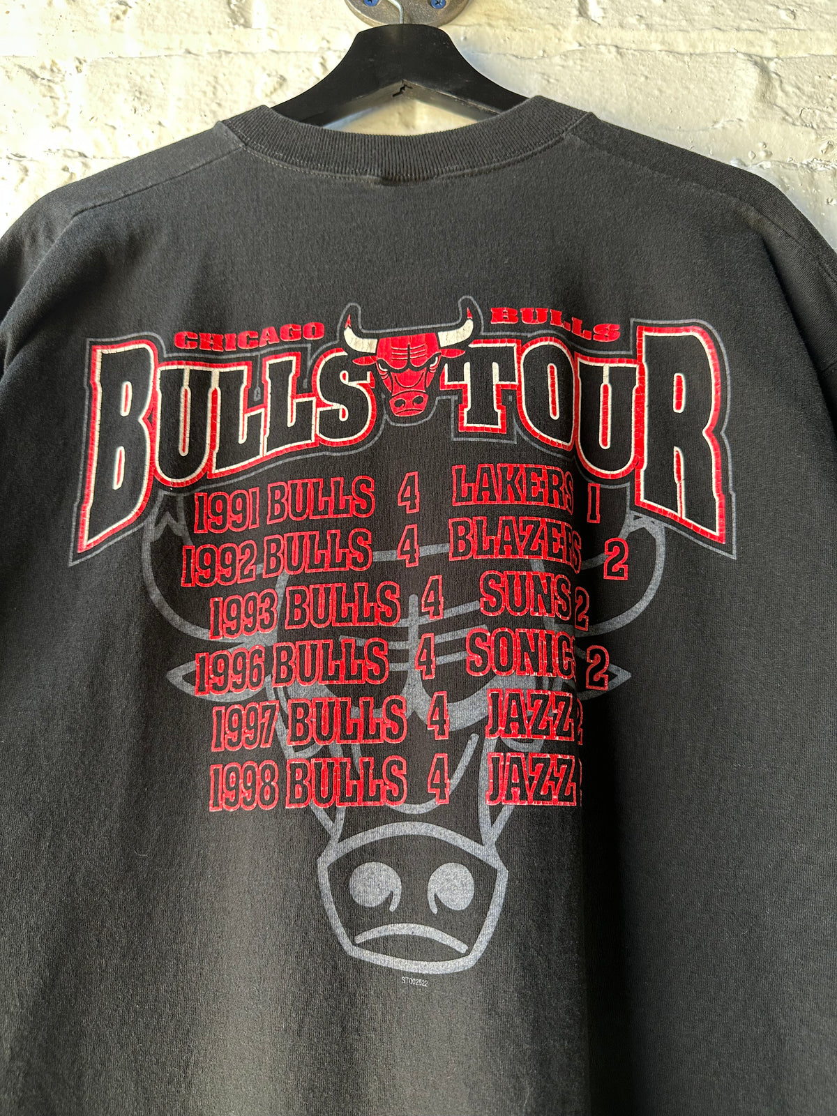 Vintage 1998 Chicago Bulls Tour Shirt Size XL