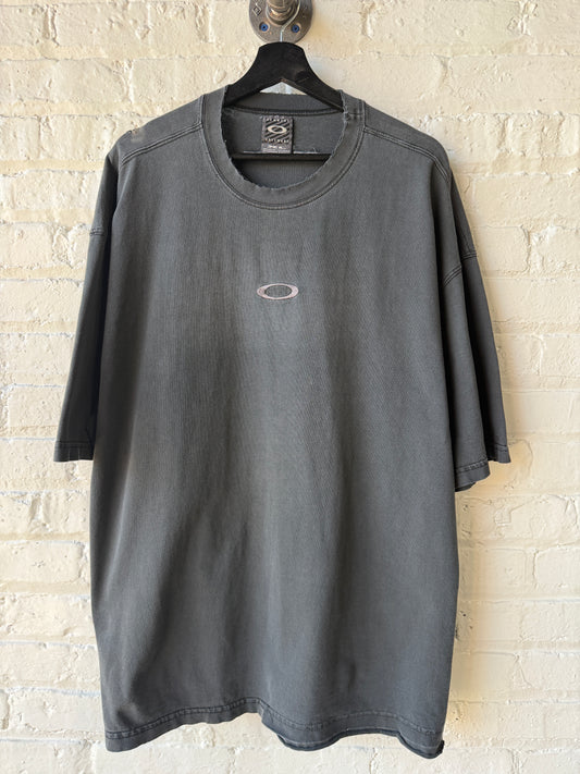 Vintage Oakley Software Embroidered Center Logo Distressed Shirt Size XL (Fits 2XL)